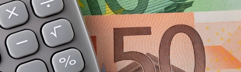  Calculatrice et billets d'euros