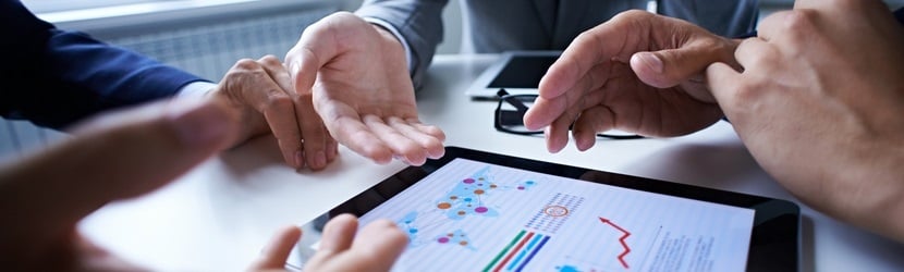 Réunion d'hommes d'affaire sur la croissance économique