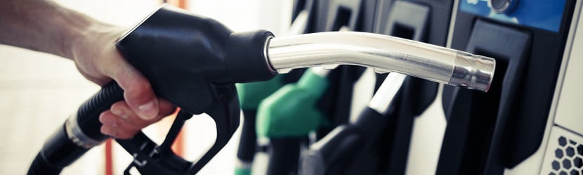 Pompes à la station de carburant