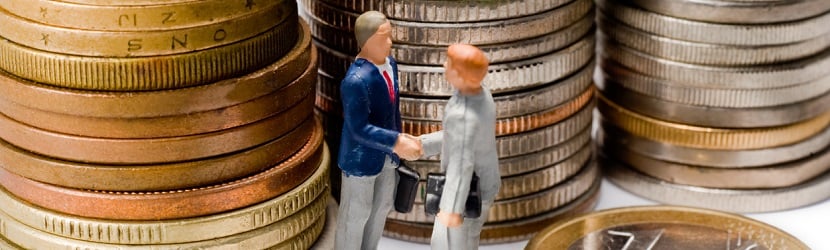  Pièces et bonhomme pour représenter les investissements en entreprise