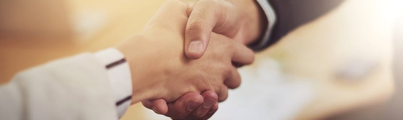 Accord de mains pour transmission d'entreprise 