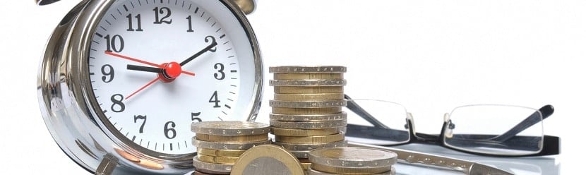  Horloge et pièces de monnaie