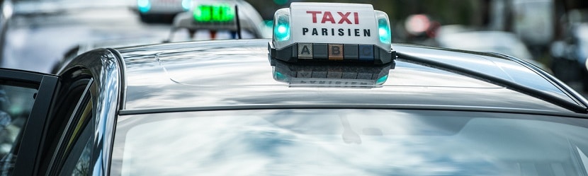  Girophare et voiture de taxi 