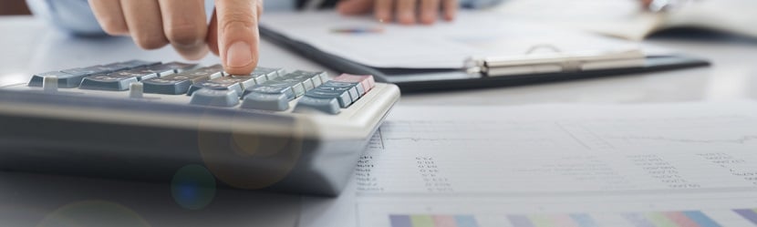 Salariés en plein calculs d'entreprise 