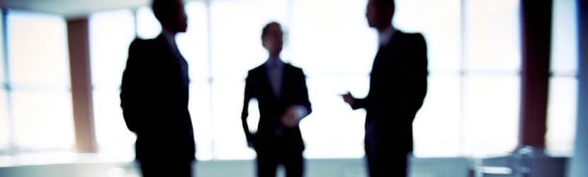 Hommes d'affaires en pourparler 