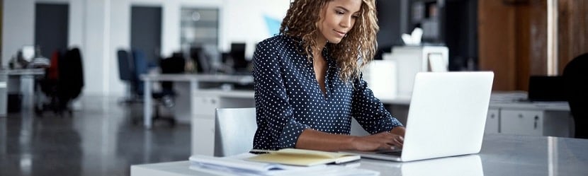  Jeune femme en travail