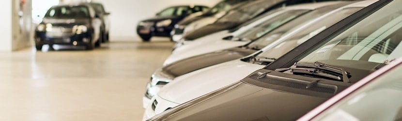 Voitures dans le parking