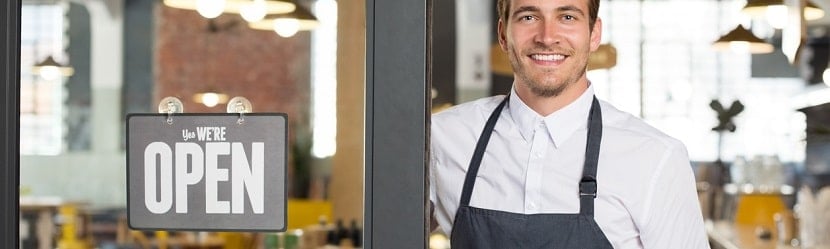  Un commercial dans son local