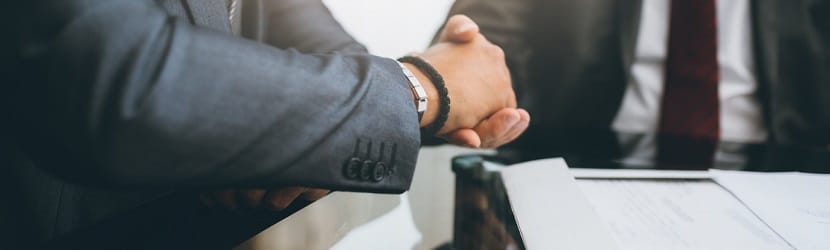 Des professionnels en discussion 