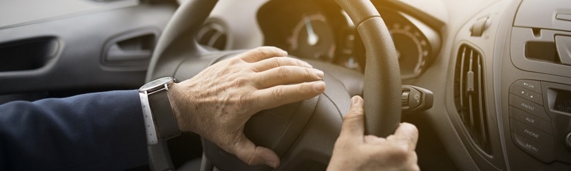  Un conducteur au volant