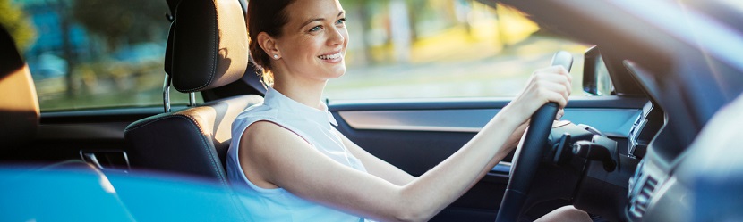 Une femme au volant 