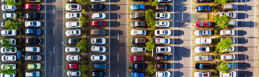 voitures d'entreprise sur un parking