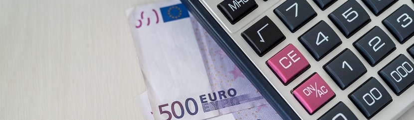 billets euros et calculatrice