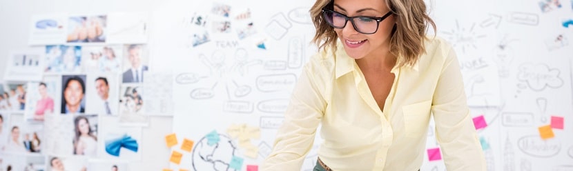 une femme entrepreneur en pleine activité