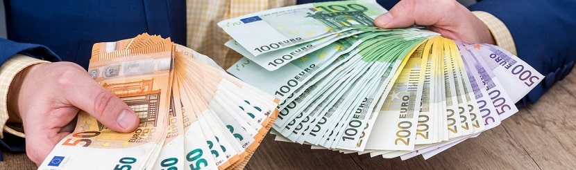 dons financiers avec des billets euros