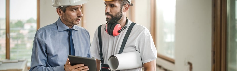 professionnels sur chantier de construction
