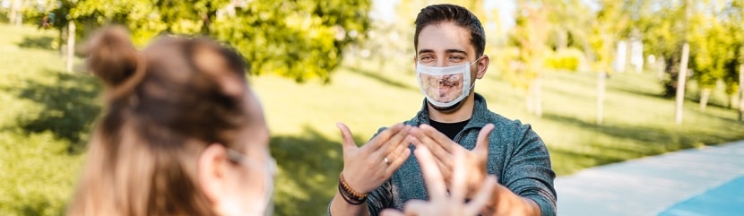 masque coronavirus transparent