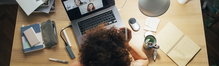 unef femme en télétravail