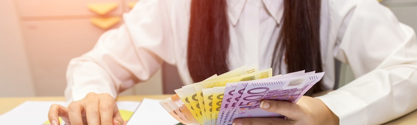  poingnée de billets