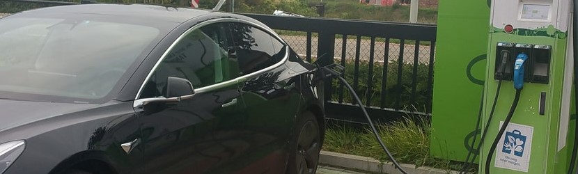 voiture électrique en charge