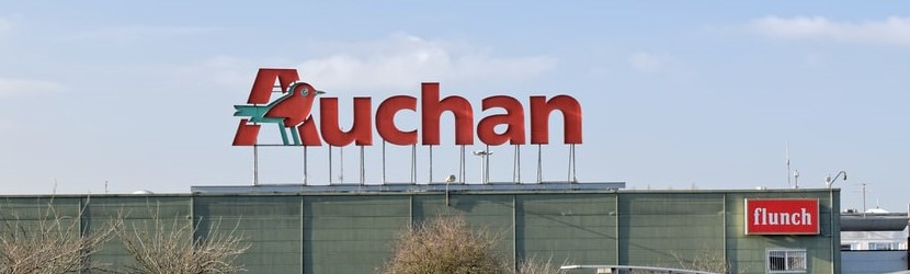 logo auchan, vue du supermarché